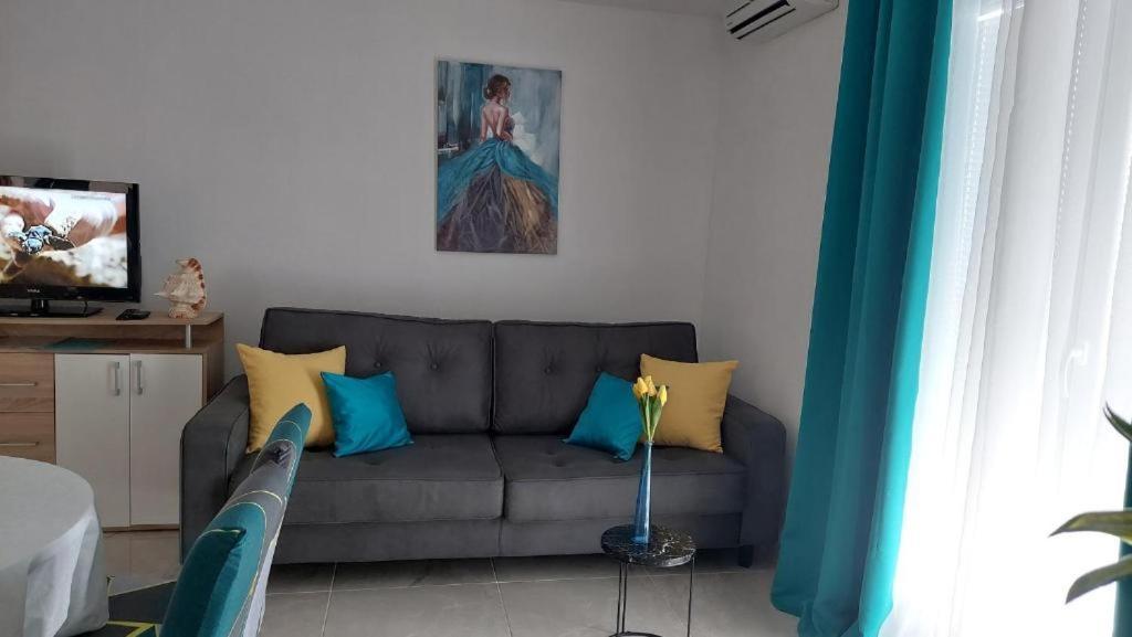 Apartments Mestral Baska Voda Luaran gambar