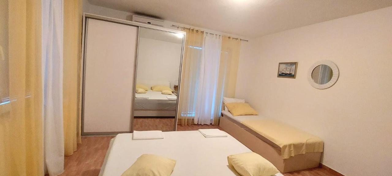 Apartments Mestral Baska Voda Luaran gambar