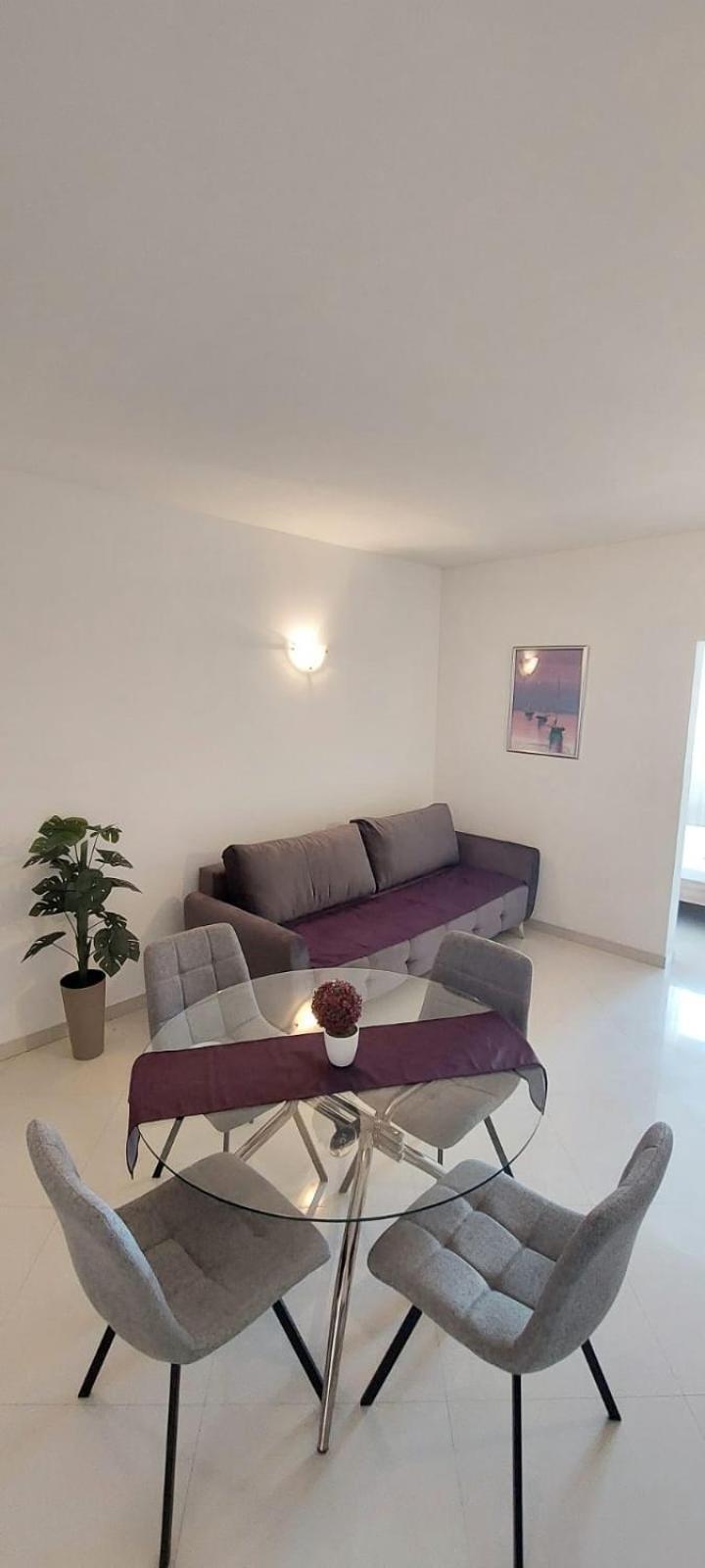 Apartments Mestral Baska Voda Luaran gambar