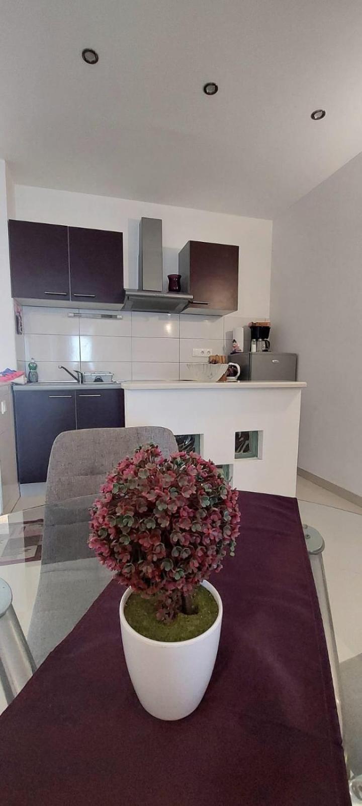 Apartments Mestral Baska Voda Luaran gambar